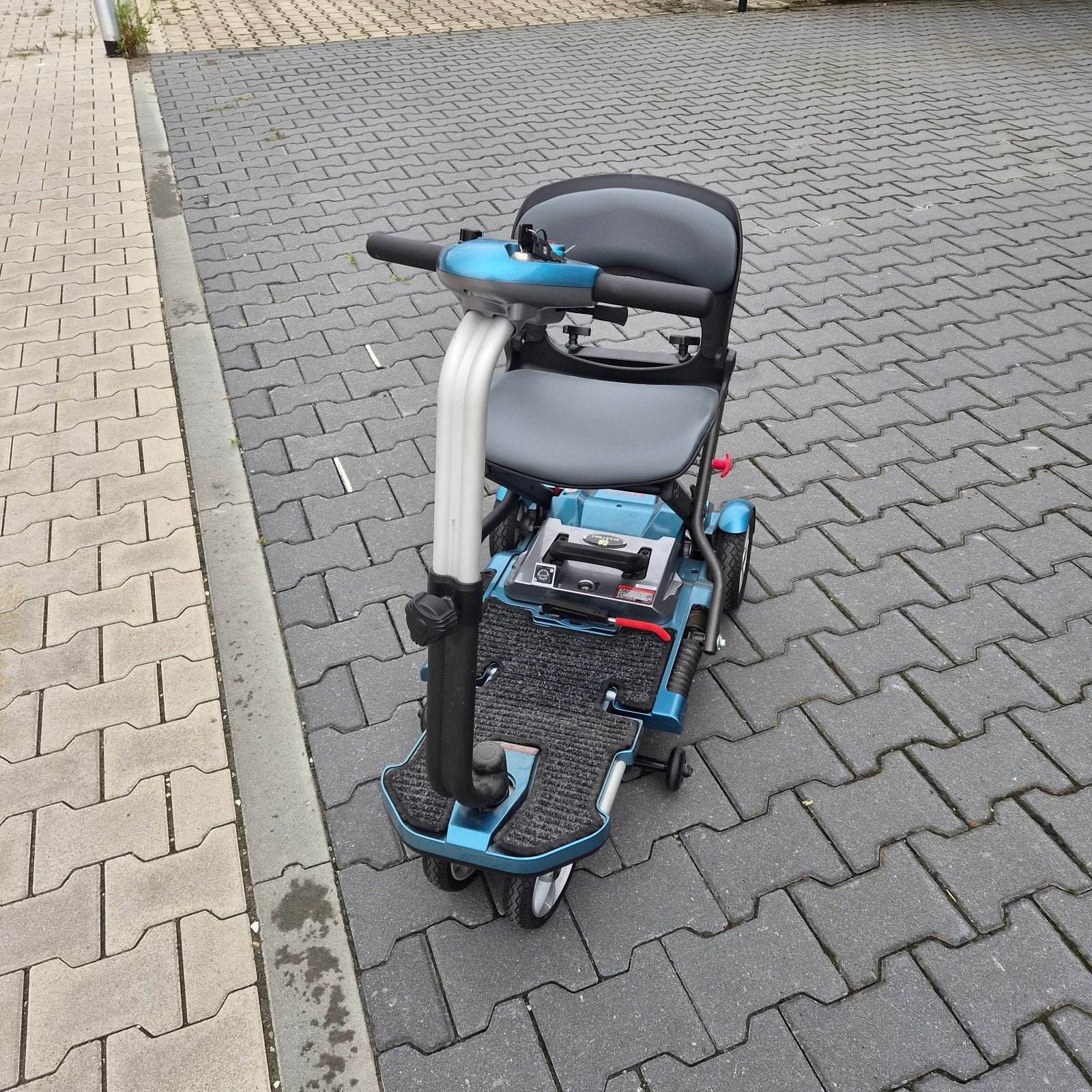 Brio Opvouwbare Scootmobiel met nieuwe accu, 4 wiel, Ophalen, Zo goed als nieuw, 15 km of minder, 10 km/u of minder