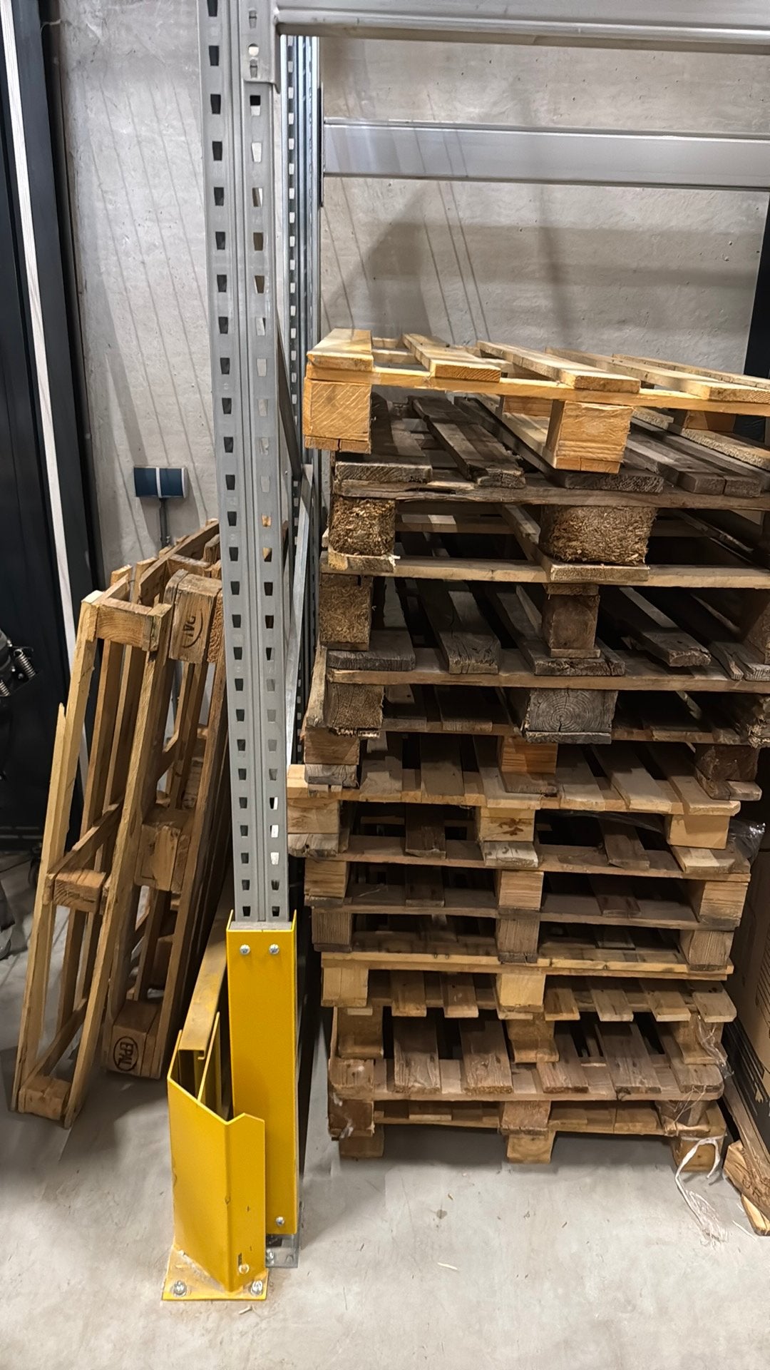 Stapel pallets gratis af te halen, geen euro, Ophalen, Gebruikt, Pallet, Minder dan 200 cm