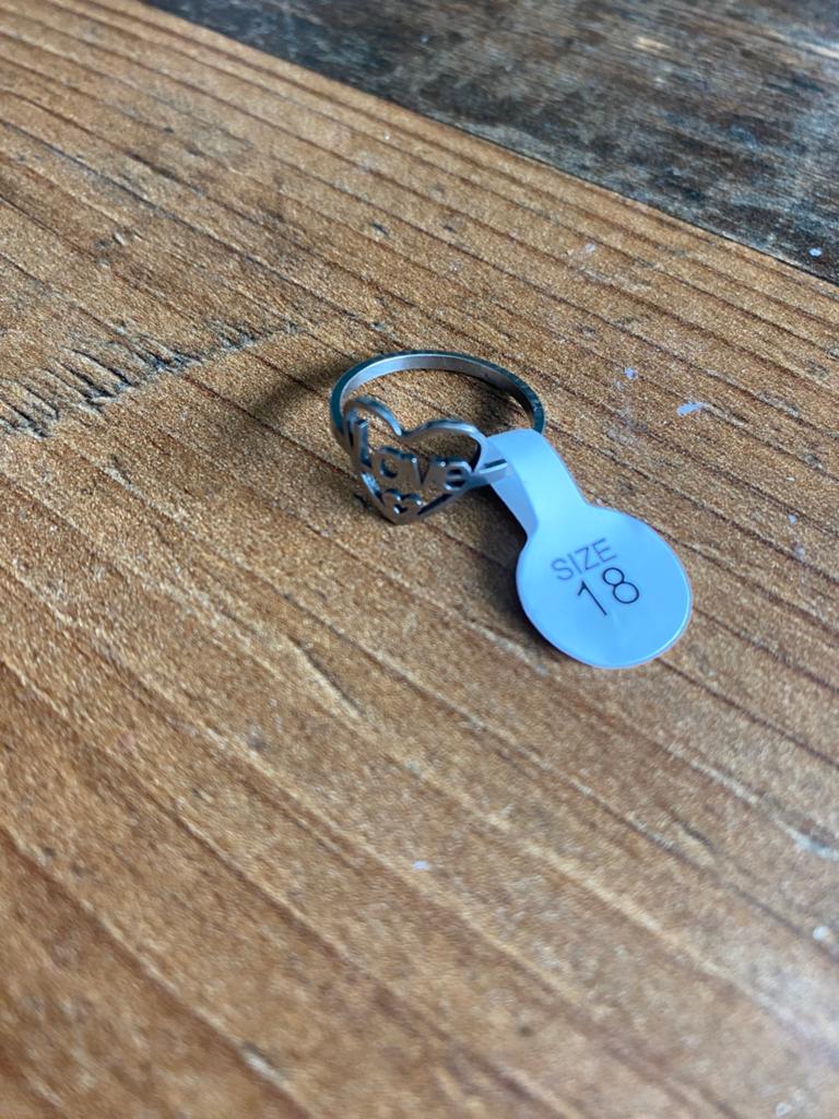 Zilverkleurige ring met 'Love' hartje - Maat 18, 18 tot 19, IJzer of Staal, Nieuw, Ophalen of Verzenden