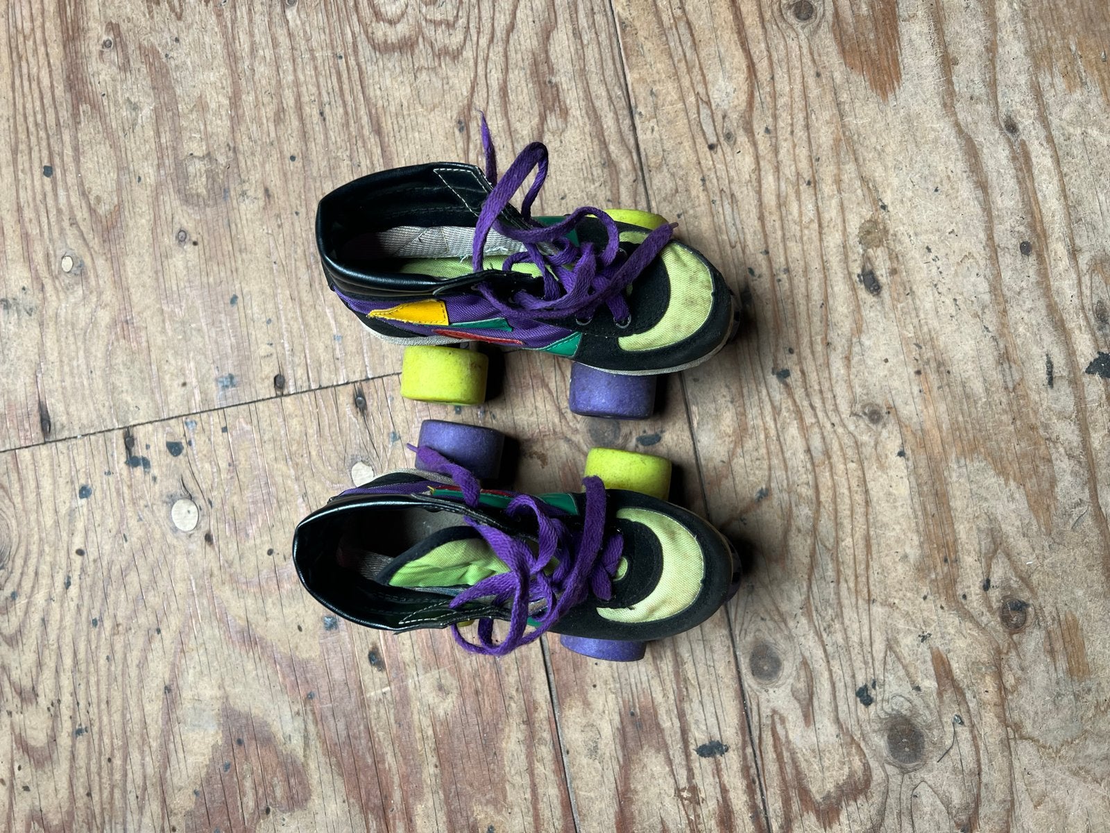 Vintage rolschaatsen maat 28, kleurrijk design, Sport en Fitness, Schaatsen, Ophalen of Verzenden, Gebruikt, Overige typen, Overige merken