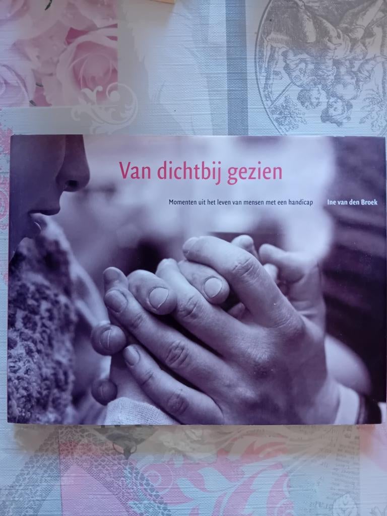 Van dichtbij gezien - Leven met een handicap, Ophalen of Verzenden, Gelezen, Ine van den Broek, Nederland
