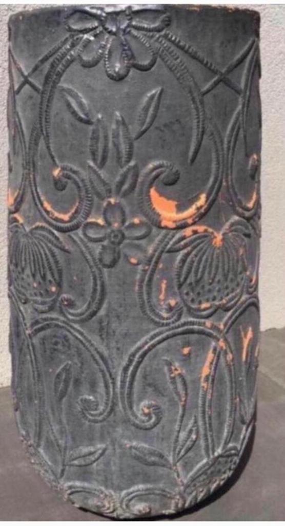 Grote XL Hoge 57cm Terracotta Bloempot met 3D Motief, Tuin en Terras, 25 tot 40 cm, Rond, Binnen, Ophalen of Verzenden