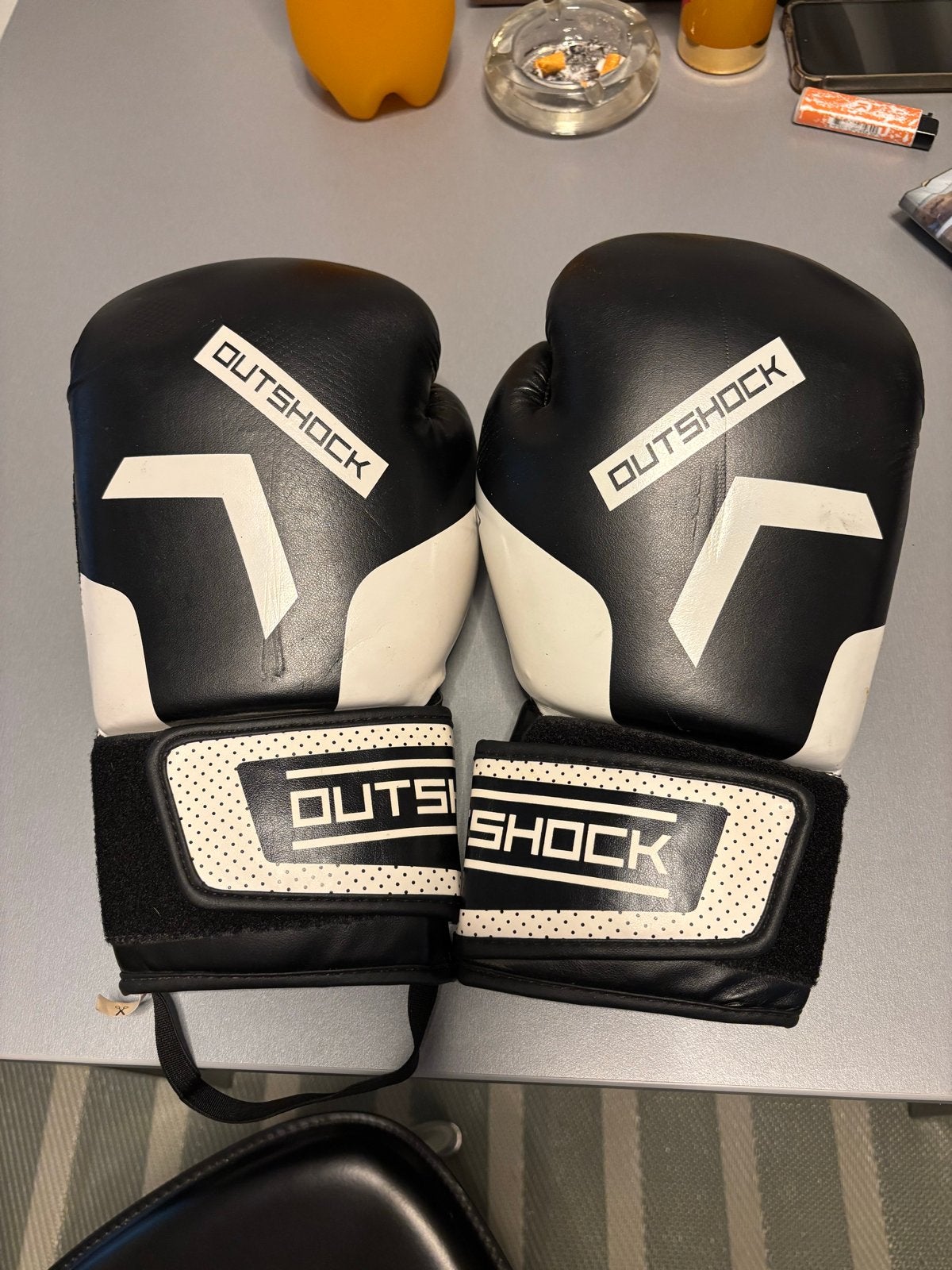 Outshock bokshandschoenen - Zwart/Wit - Maat L, Ophalen of Verzenden, Gebruikt, Bokshandschoenen