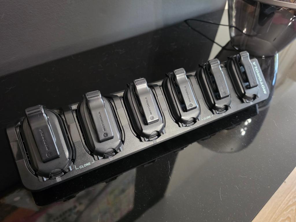 Motorola CLP 446E Portofoons met Oplaadstation, Ophalen of Verzenden, Zo goed als nieuw, 2 to 5 km, Portofoon of Walkie-talkie
