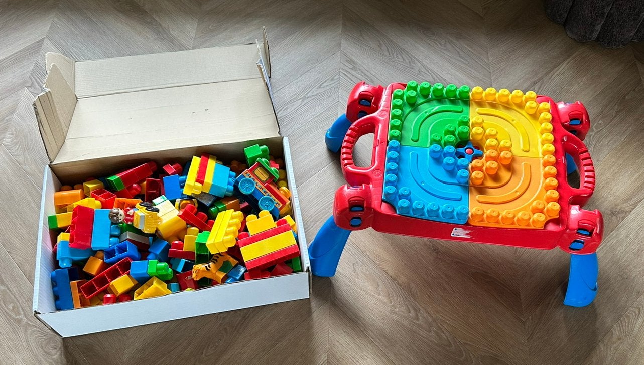 Mega Bloks tafel en blokken, Kinderen en Baby's, Speelgoed | Bouwstenen, Ophalen, Gebruikt, Megabloks