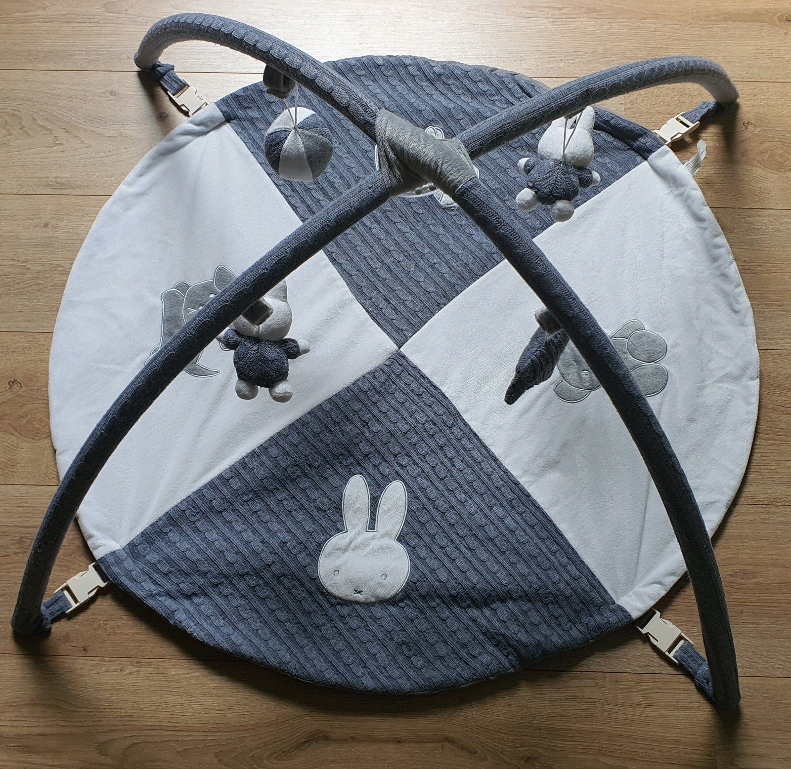 Speelkleed Nijntje met speelbogen - Grijs/Wit, Ophalen, Zo goed als nieuw