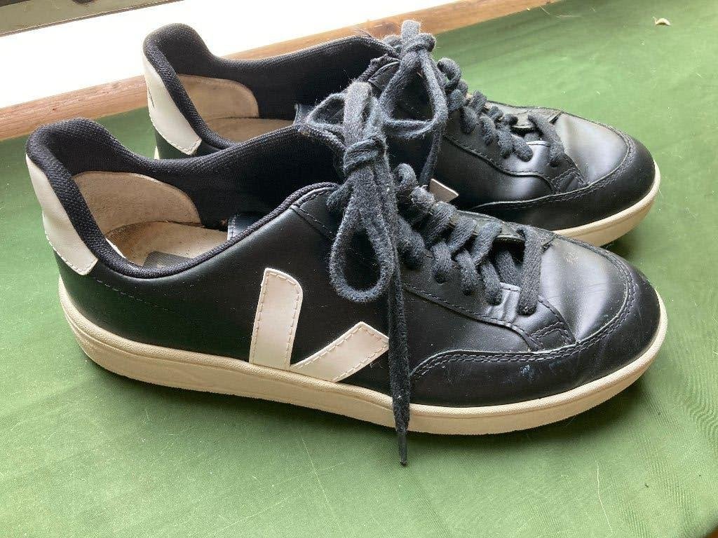 VEJA sneakers / schoenen maat 40, Kleding | Dames, Schoenen, Zwart, Ophalen of Verzenden, Sneakers of Gympen, Gedragen