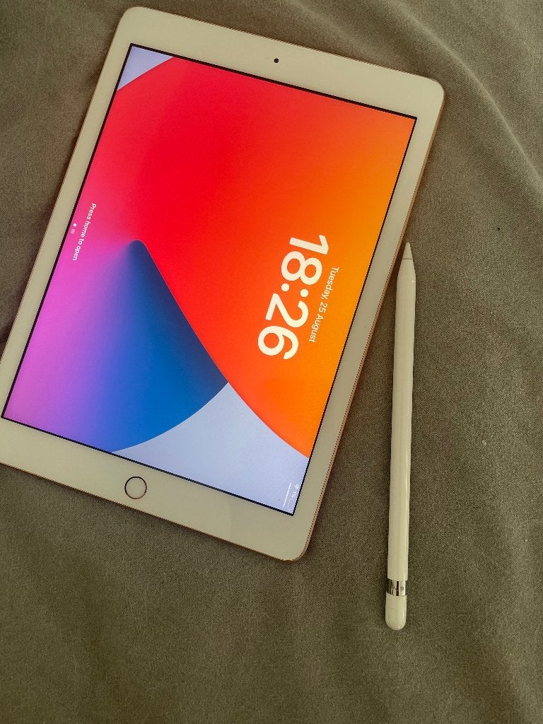 iPad 6th generation (2018) + Apple Pencil 1 generation, 10 inch, Rose Goud, 32 GB, Apple iPad