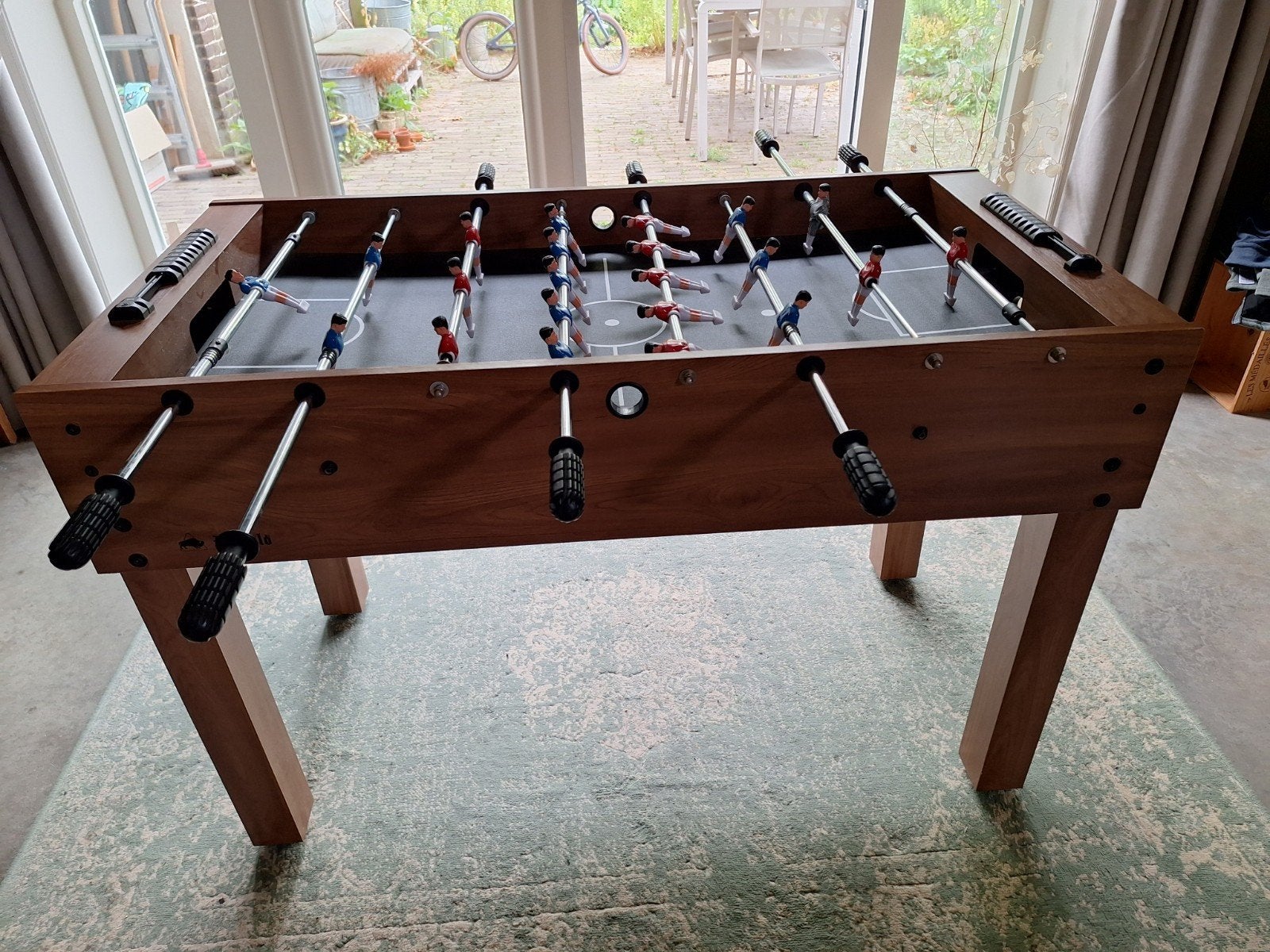 voetbaltafel, Ophalen
