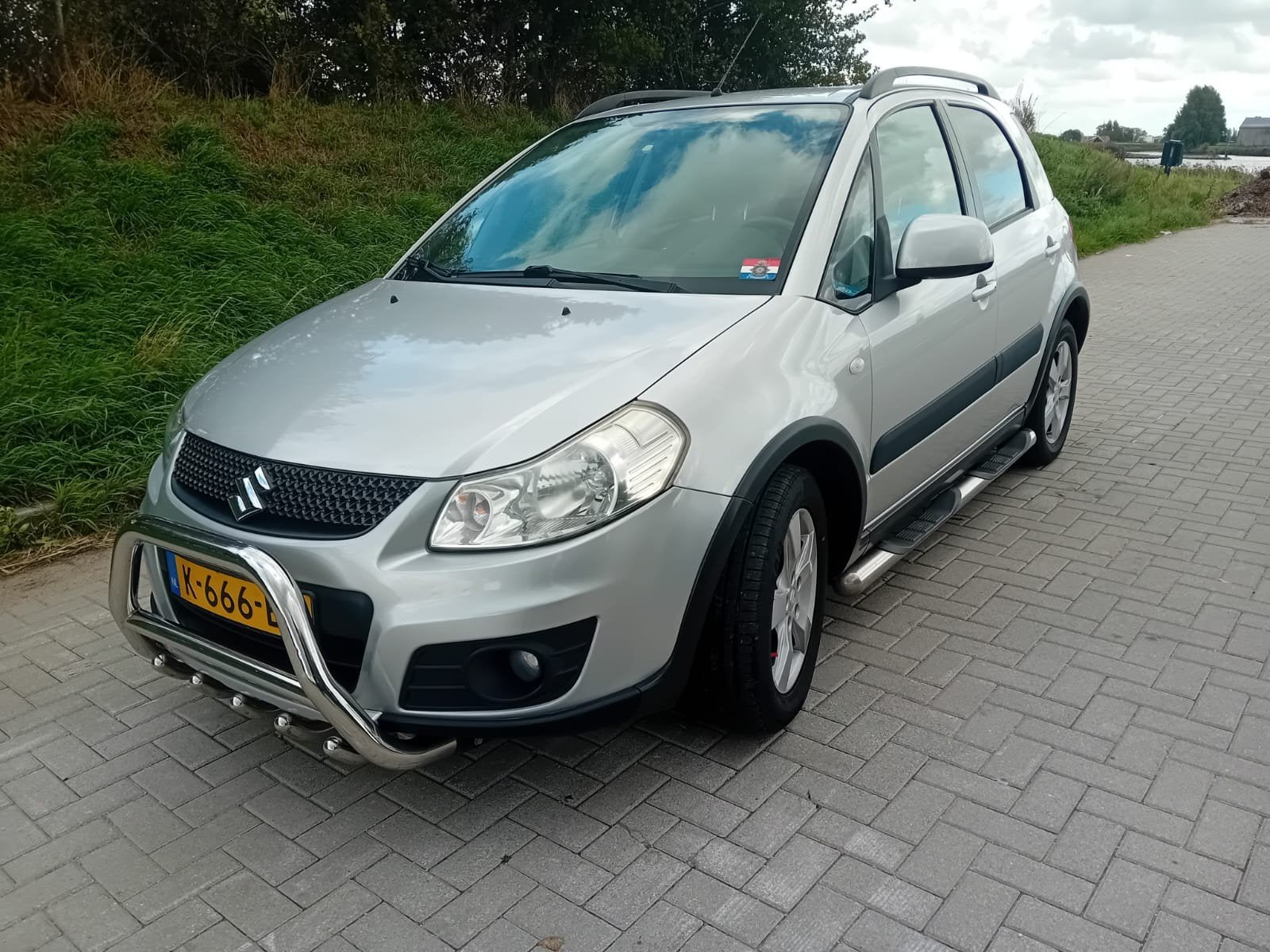 Suzuki SX4 1.6 AUTOMAAT. keyless entre/start, 15 km/l, 4 cilinders, 1200 kg, Particulier