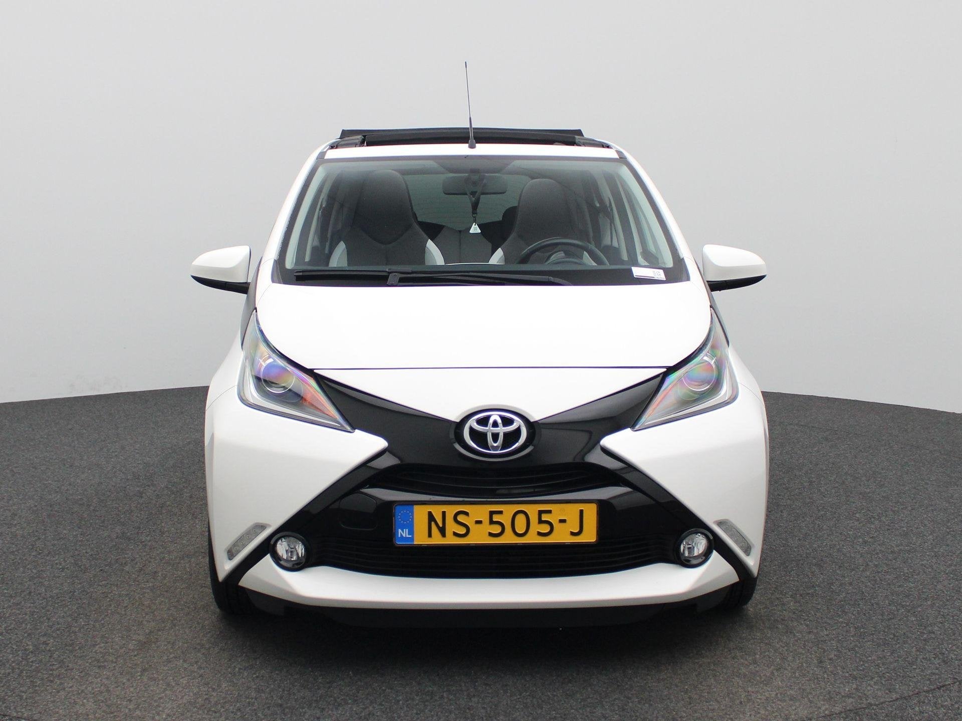 Toyota Aygo 1.0 VVT-i x-wave | Cruise Control | Achteruitrij, Voorwielaandrijving, 12 maanden, Stof, Gebruikt
