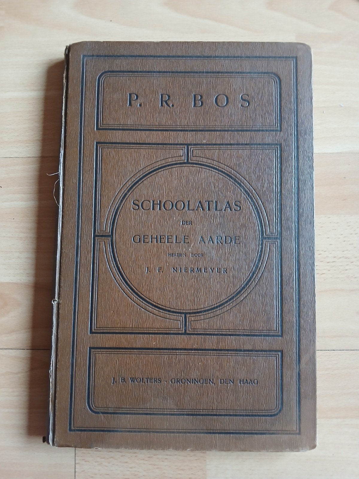 P.R. Bos Schoolatlas der Geheele Aarde - J.F. Niermeyer, Boeken, Gelezen, Bosatlas, P.R. Bos, J.F. Niermeyer, Ophalen of Verzenden