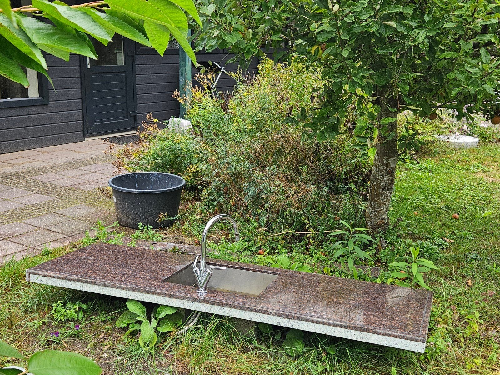 Granieten aanrechtblad met spoelbak en kraan, Tuin en Terras, Ophalen