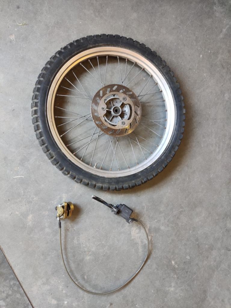 Voorwiel met complete remset derbi 12 mm as 21 inch remklauw, Ophalen of Verzenden, Gebruikt, Overige typen, Derbi senda