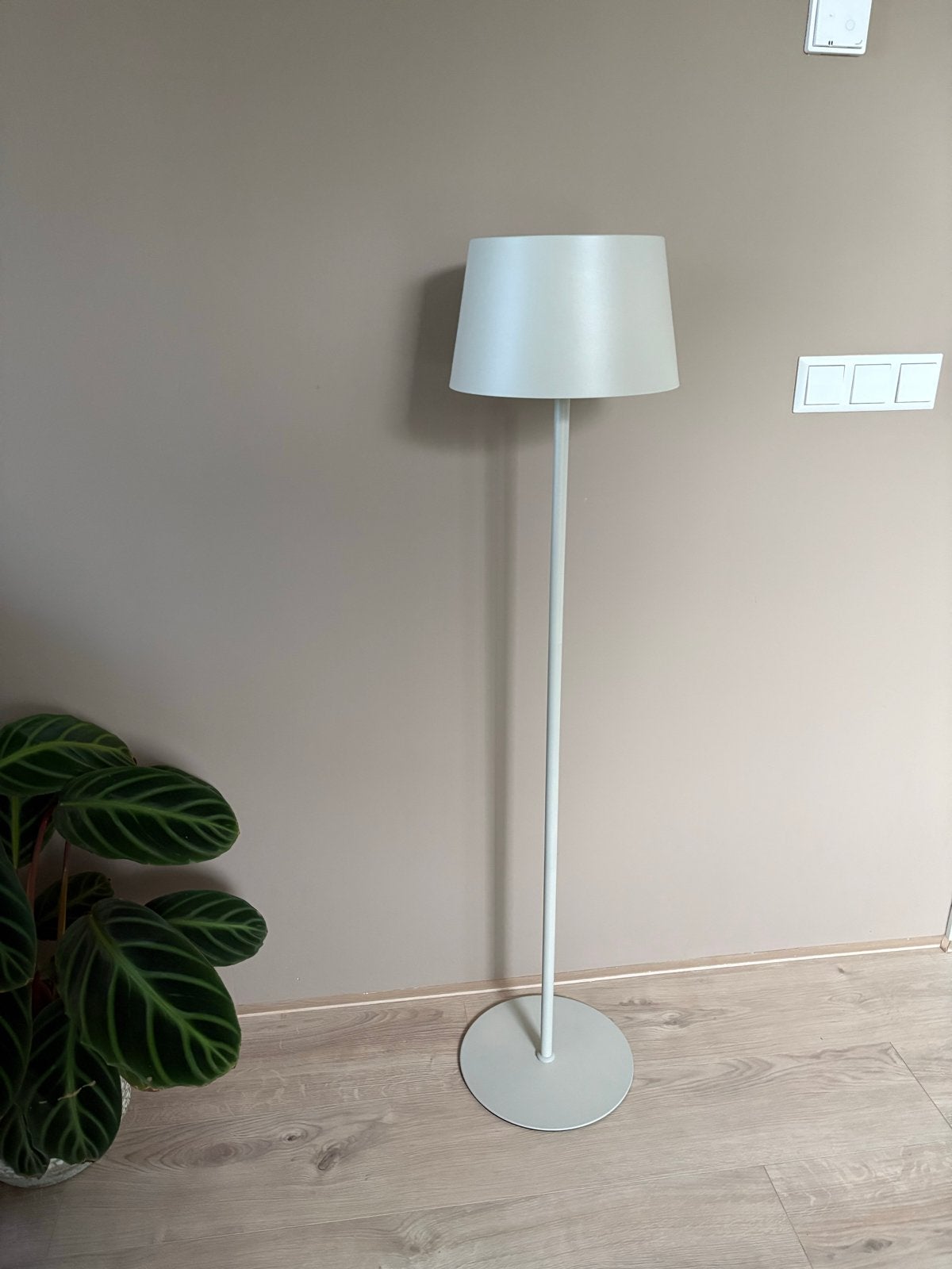 Brightside Oplaadbare Vloerlamp - Draadloos en Verstelbaar, Ophalen, Overige fittingen, Zo goed als nieuw, Metaal