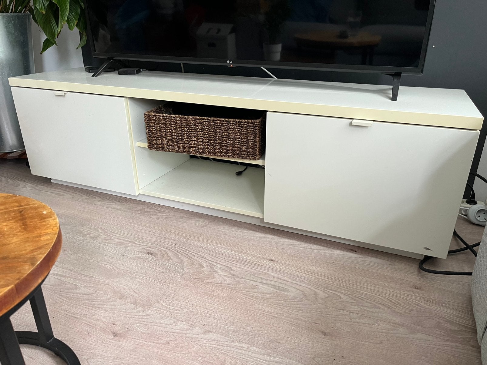 Tv meubel, Ophalen, Kunststof, Gebruikt, 100 tot 150 cm