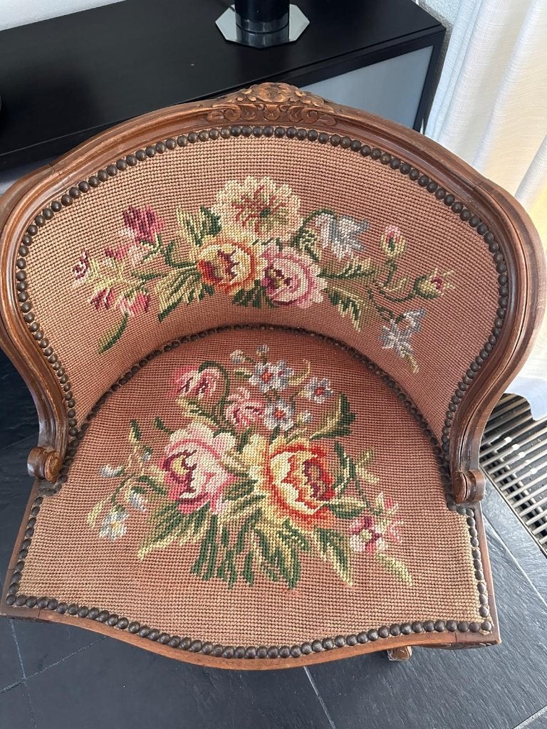 Antieke stoel met geborduurd bloemenpatroon, Antiek en Kunst, Ophalen