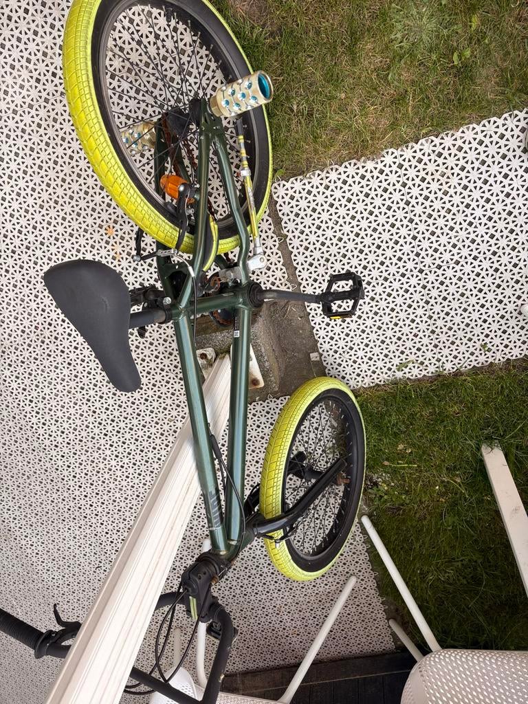 Groene BMX voor kinderen - Zo goed als nieuw, Fietsen en Brommers, Fietsen | Cruisers en Lowriders, Ophalen, Zo goed als nieuw