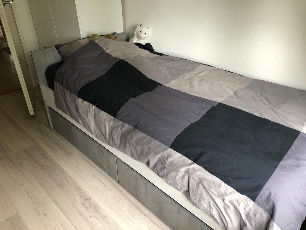 Stoer Bed en bijbehorend dressoir, Ophalen, Gebruikt, 90 cm, Eenpersoons