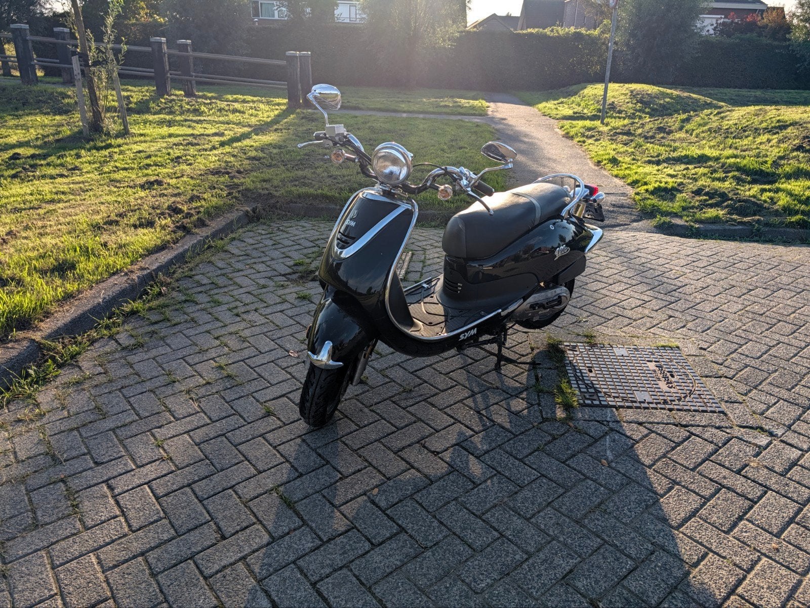 Sym Allo Scooter Zwart - blauw kenteken km 2623, Fietsen en Brommers, Ophalen, Allo, Zo goed als nieuw, Benzine