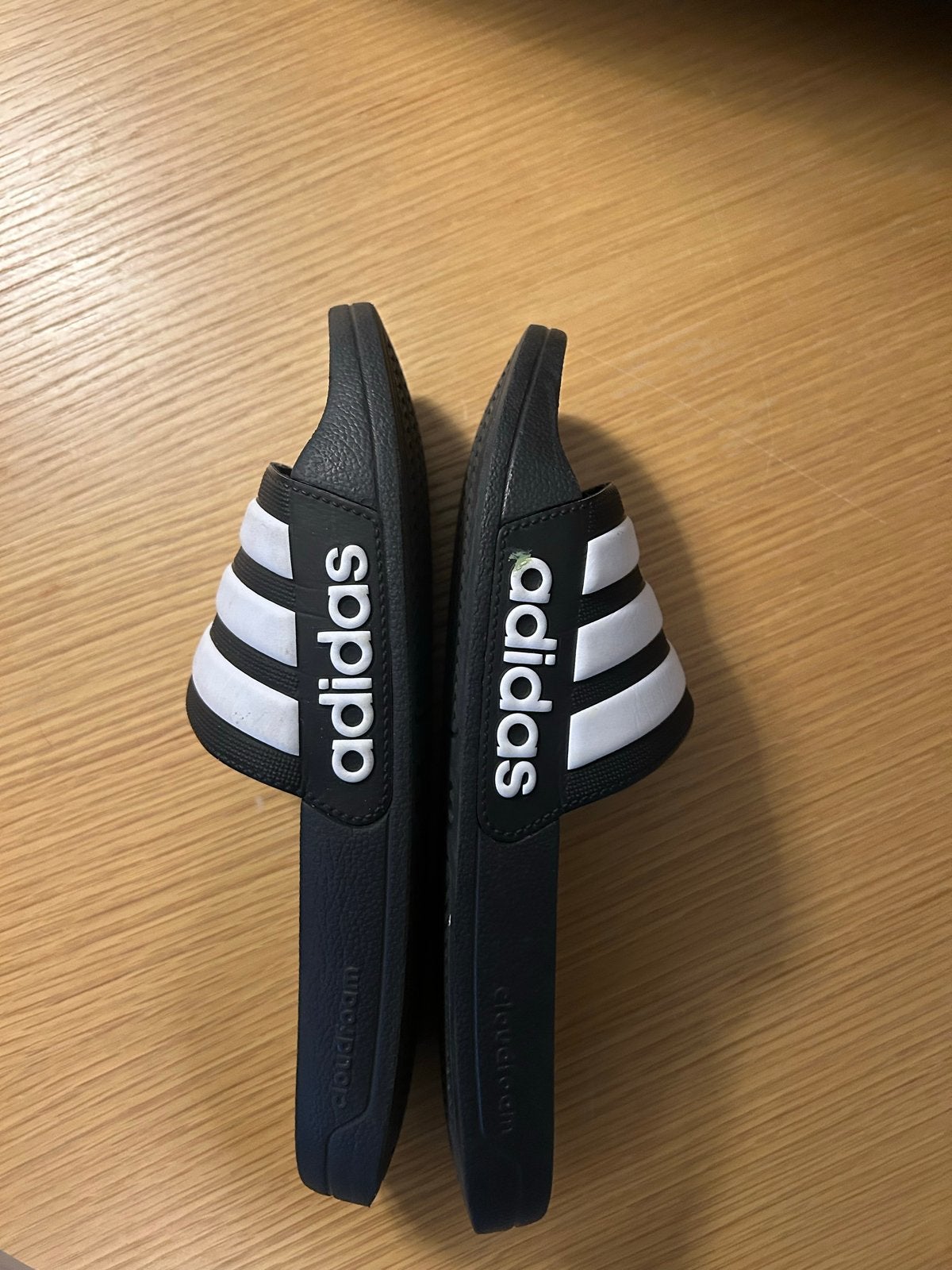 Adidas Adilette slippers - Zwart met witte strepen, Ophalen of Verzenden, Gedragen, Zwart, Slippers