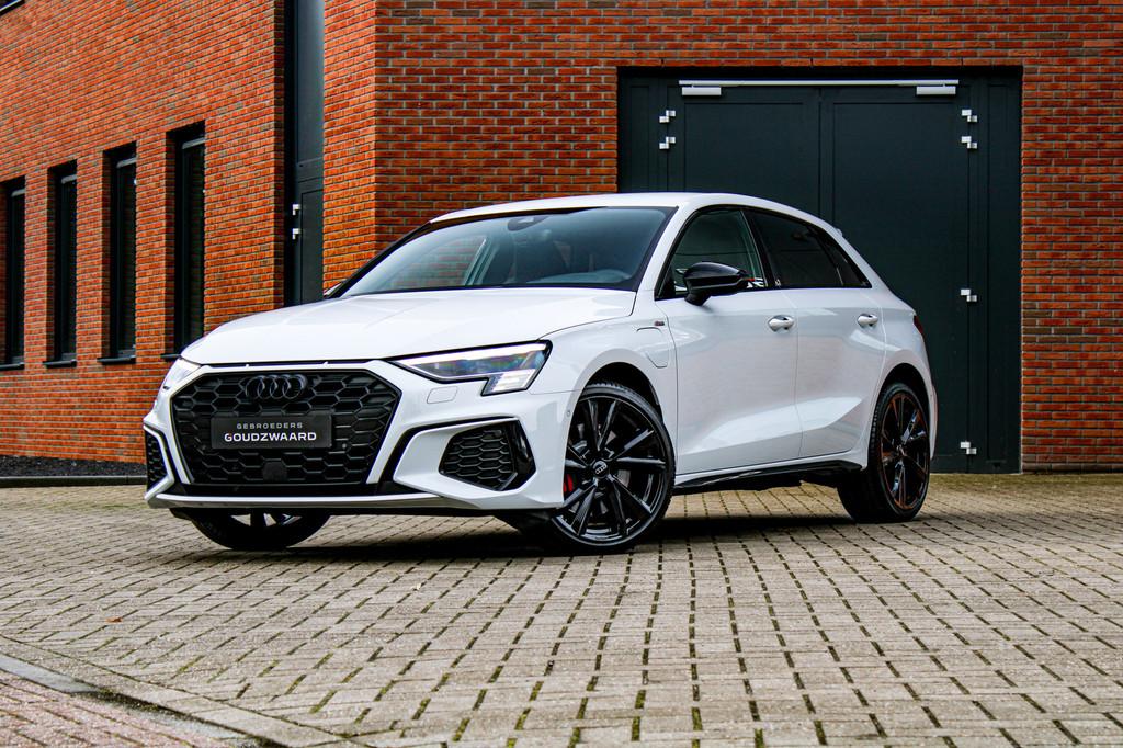 Audi A3 Sportback 45 TFSI e S edition Competition | Sportsto, Gebruikt, Zwart, 4 cilinders, Wit