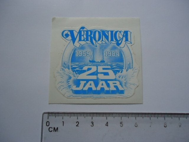 sticker oud Veronica 1984 TV radio retro zendschip, Ophalen of Verzenden, Zo goed als nieuw, Film, Tv of Omroep