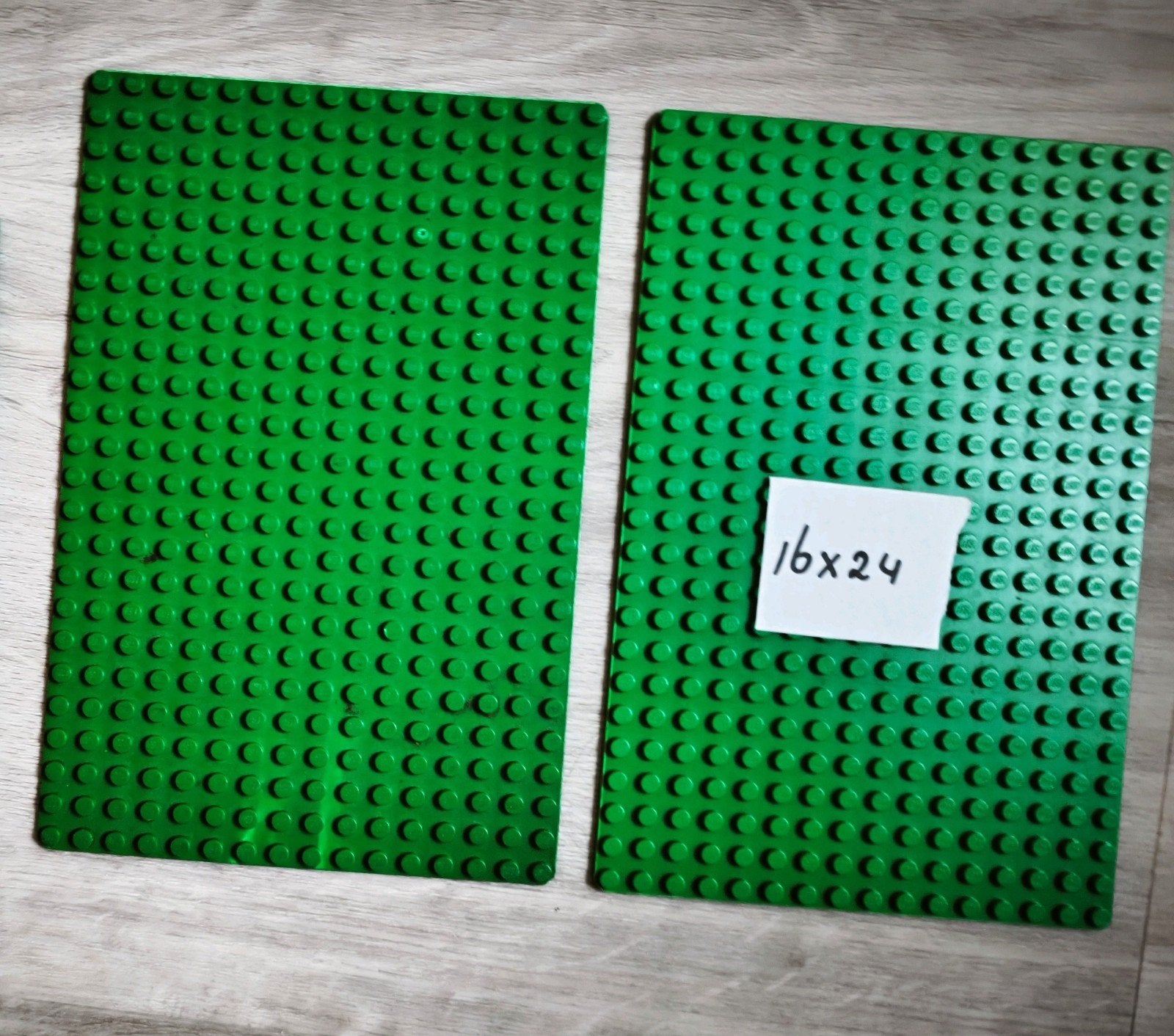 2 Lego bouwplaten grondplaten 16x24, Kinderen en Baby's, Speelgoed | Duplo en Lego, Ophalen of Verzenden, Gebruikt, Grondplaat