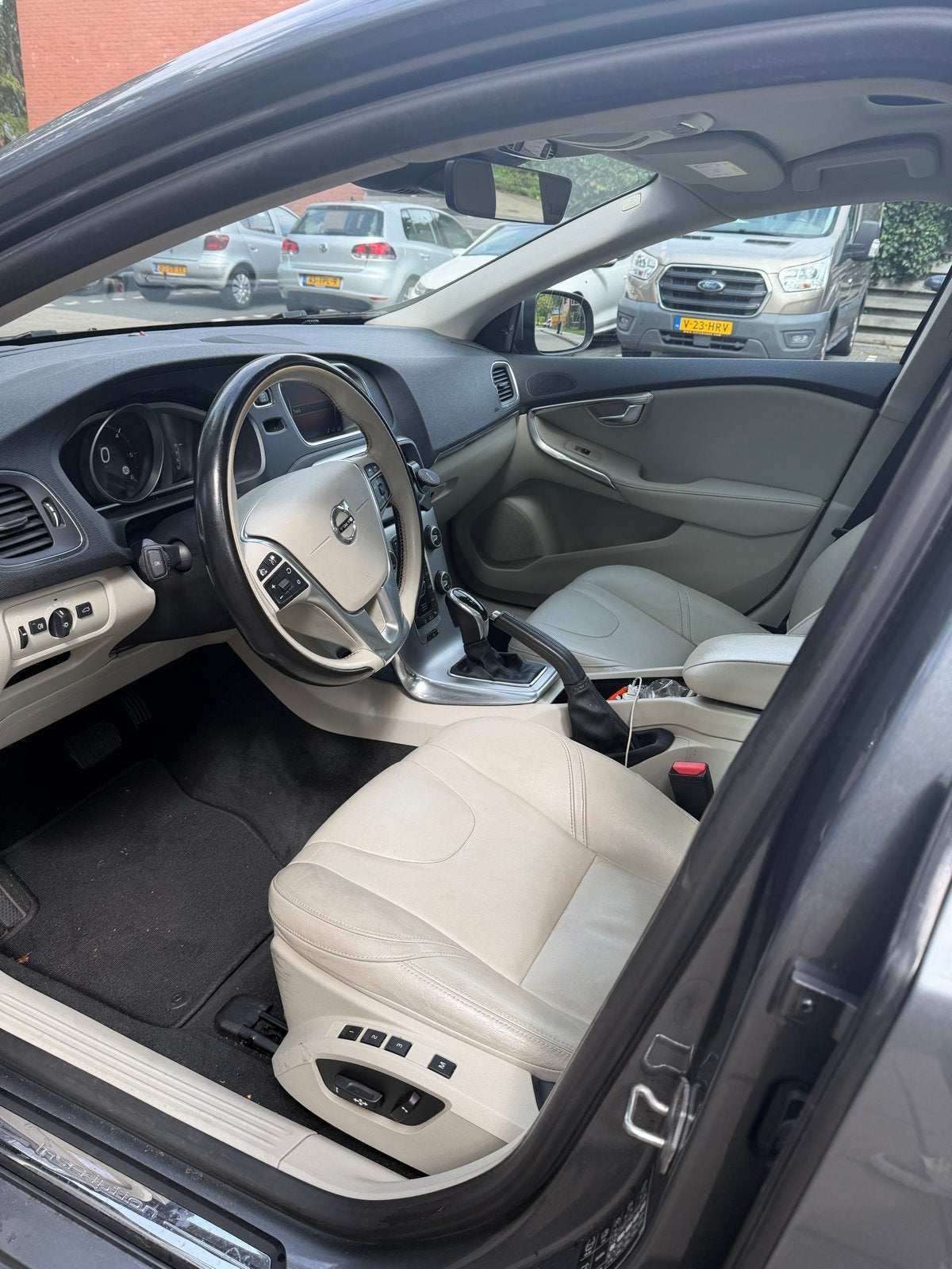 Volvo V40 2.0 D3 150PK Geartronic 2016 Grijs, Auto's, 4 cilinders, 1353 kg, Origineel Nederlands, Diesel