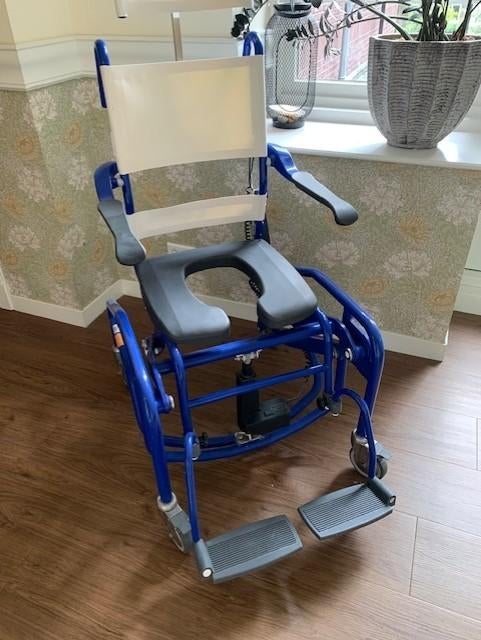 Handicare elektrische douchestoel, Ophalen