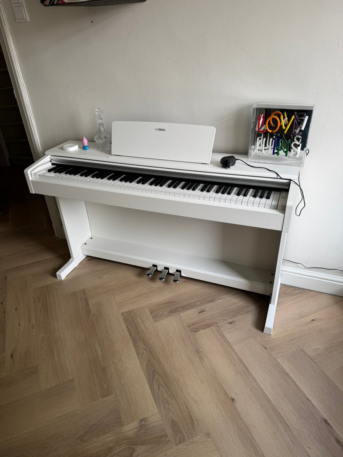 Yamaha Arius YDP-145WH wit digitale piano, Muziek en Instrumenten, Piano's, Ophalen, Wit, Digitaal, Zo goed als nieuw