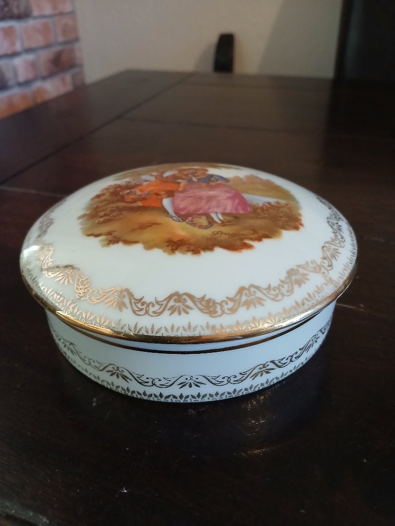Vintage Porseleinen Sieradendoosje met Romantisch Tafereel, Ophalen of Verzenden, Zo goed als nieuw, Porselein, Overige typen