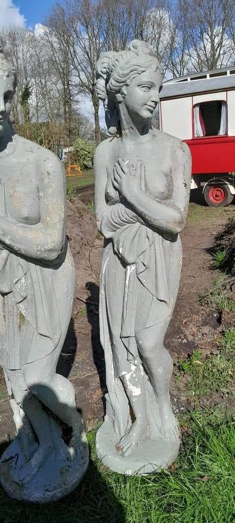 2 klassieke betonnen tuinbeelden badende vrouw leuke dames, Tuin en Terras, Tuinbeelden, Ophalen, Gebruikt, Beton, Mensenbeeld