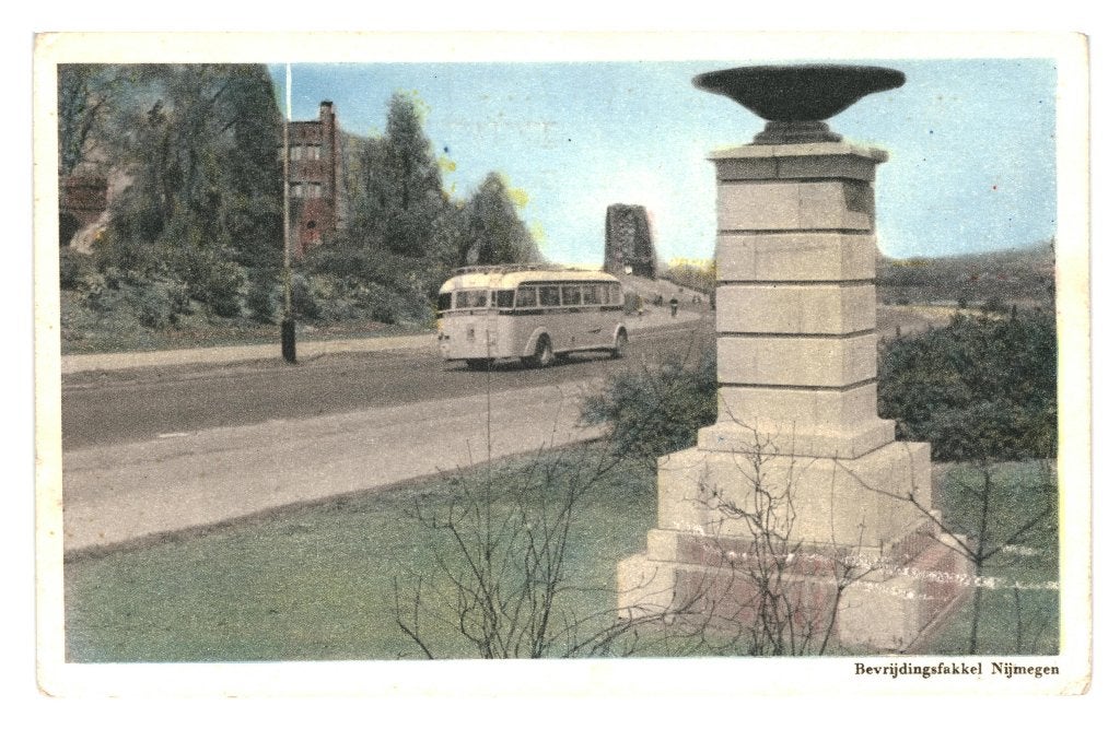 968357	Nijmegen	1950 Bevrijdingsfakkel	oorlogsmonument 1950