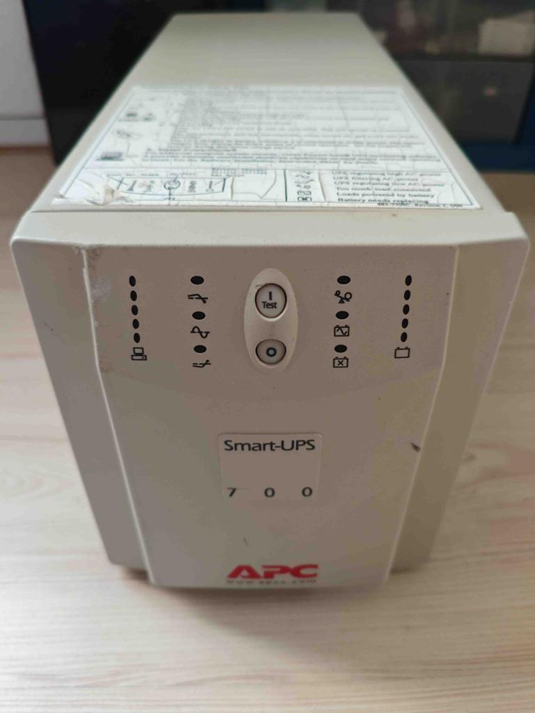 APC Smart UPS 700 - Zonder accu's, Computers en Software, Ophalen of Verzenden