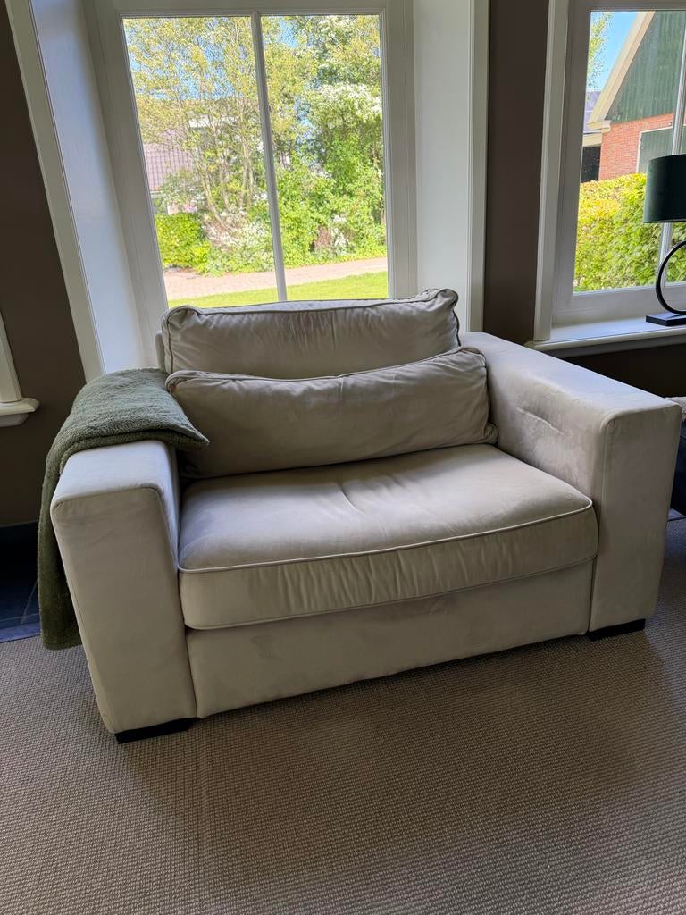 Comfortabele loveseat fauteuil in khaki taupe velvet stof, Ophalen, Zo goed als nieuw