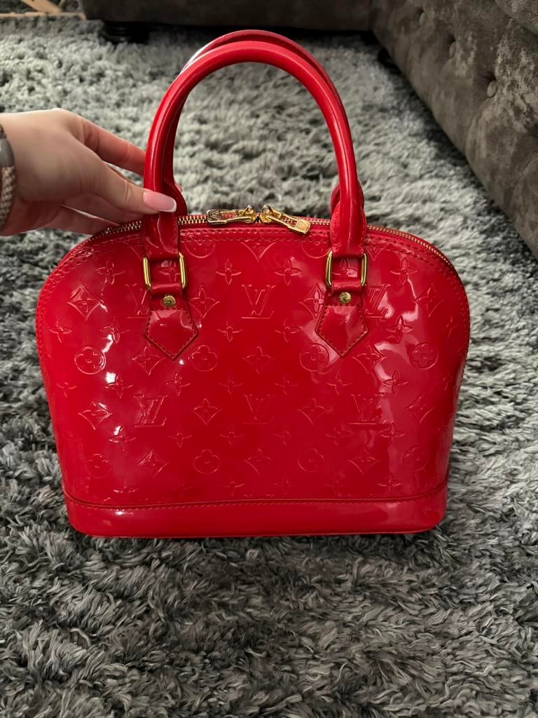Louis vuiton alma vernis tas rood, Sieraden, Tassen en Uiterlijk, Ophalen of Verzenden, Zo goed als nieuw, Rood, Handtas