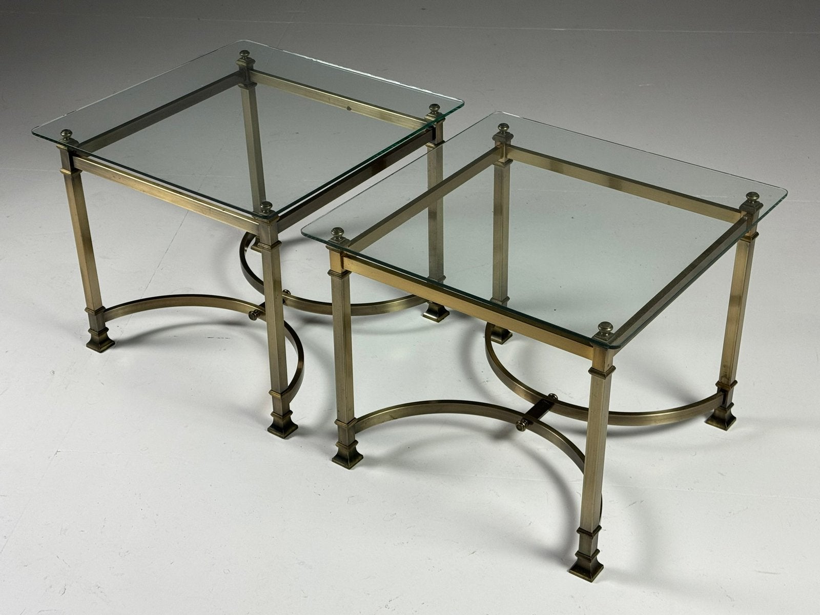 Set van 2 vintage metalen bijzettafels, Ophalen