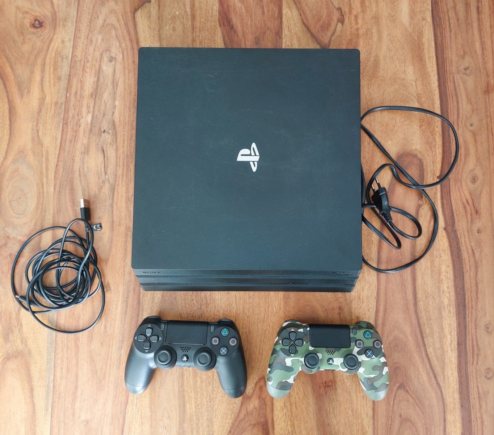 PlayStation 4 Pro (1TB) met 2 Sony DualShock controllers, Ophalen, Gebruikt, Met 2 controllers, 1 TB
