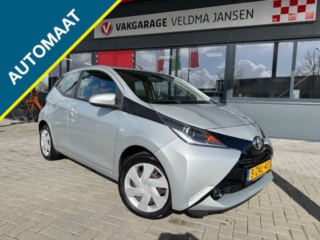 Toyota Aygo 1.0 VVT-i X-PLAY AUTOMAAT + AIRCO/CAMERA/PDC 67., Euro 5, Stof, Gebruikt, 4 stoelen