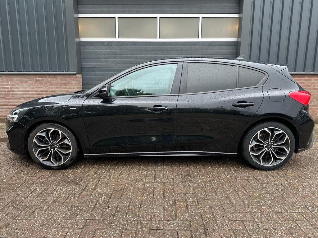Ford Focus 1.0 EcoBoost Vignale ST-Line / Clima / Camera, Auto's, Ford, Gebruikt, Zwart, Bedrijf, Handgeschakeld
