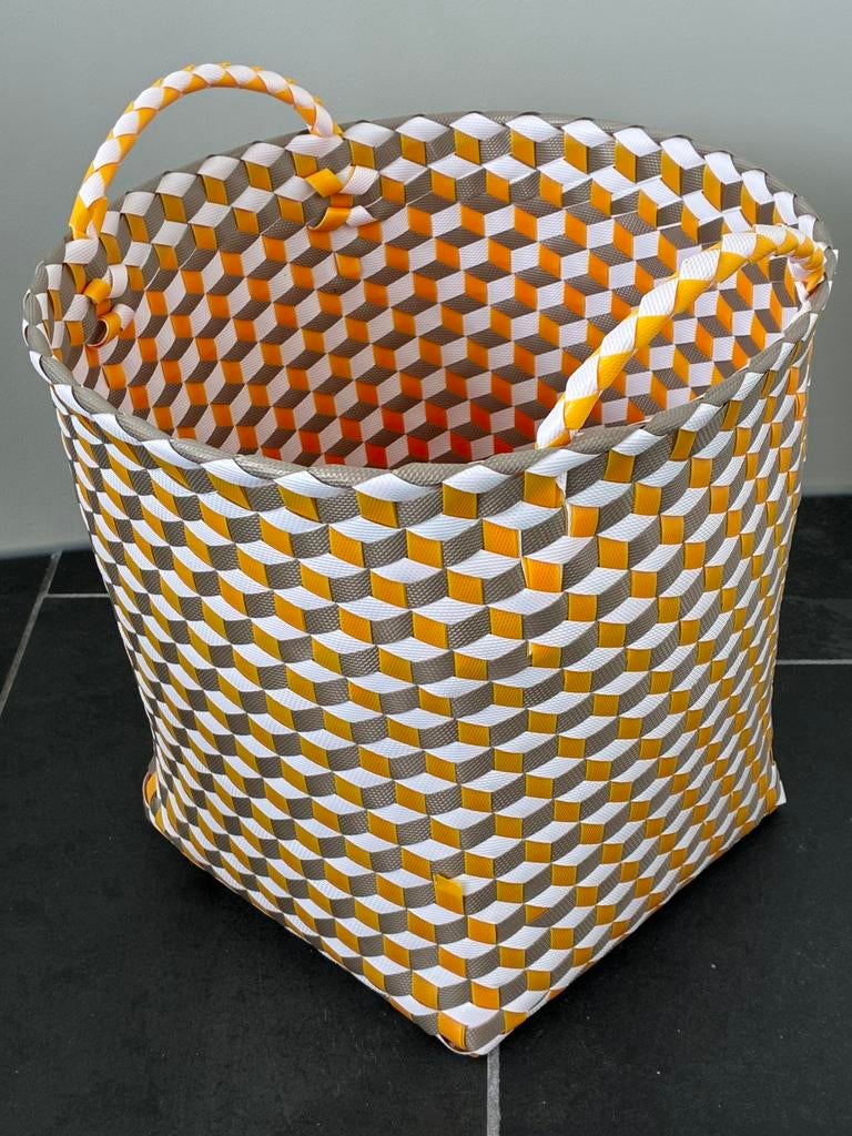 Fairtrade Mand 'Graphic' Oranje wit Gerecycled Plastic, Ophalen of Verzenden, Zo goed als nieuw, Rond, Kunststof