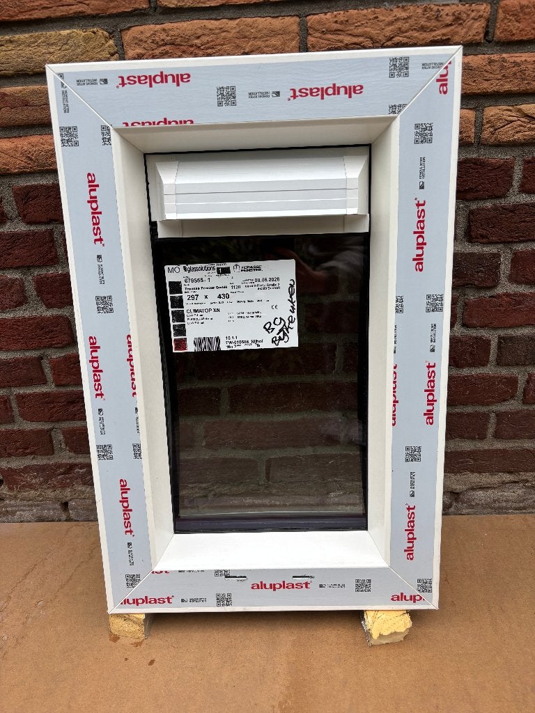 diverse kunststof kozijnen/ramen met triple glas, Doe-het-zelf en Verbouw, Ophalen, Kunststof, Minder dan 75 cm, Raamkozijn