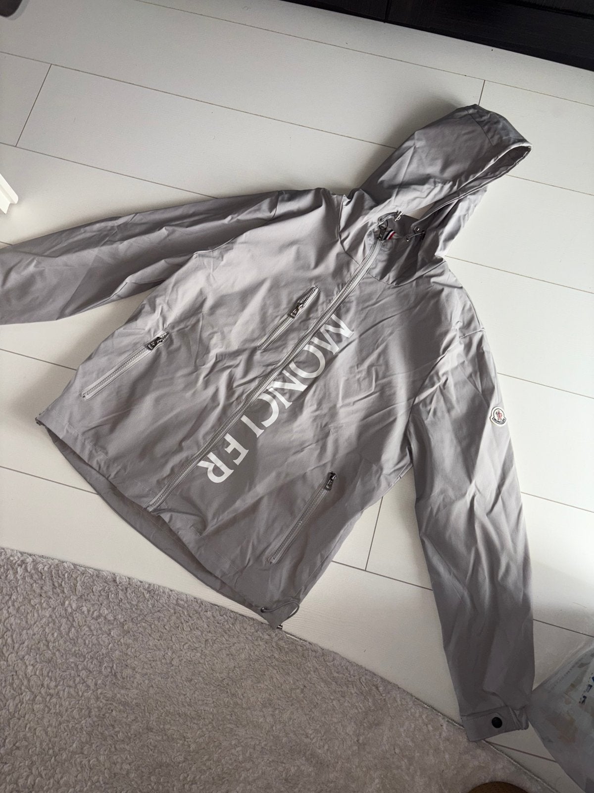 Moncler jas maat M nieuw, Ophalen of Verzenden, Nieuw, Maat 38/40 (M), Grijs