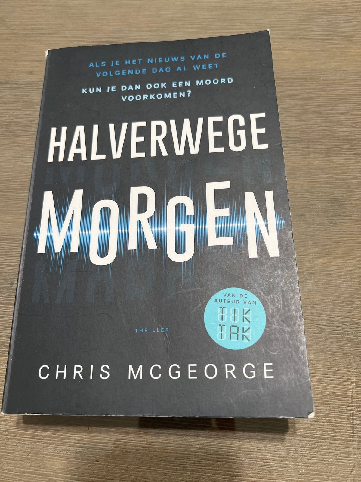 Halverwege Morgen - Chris McGeorge (Thriller), Ophalen of Verzenden, Gelezen