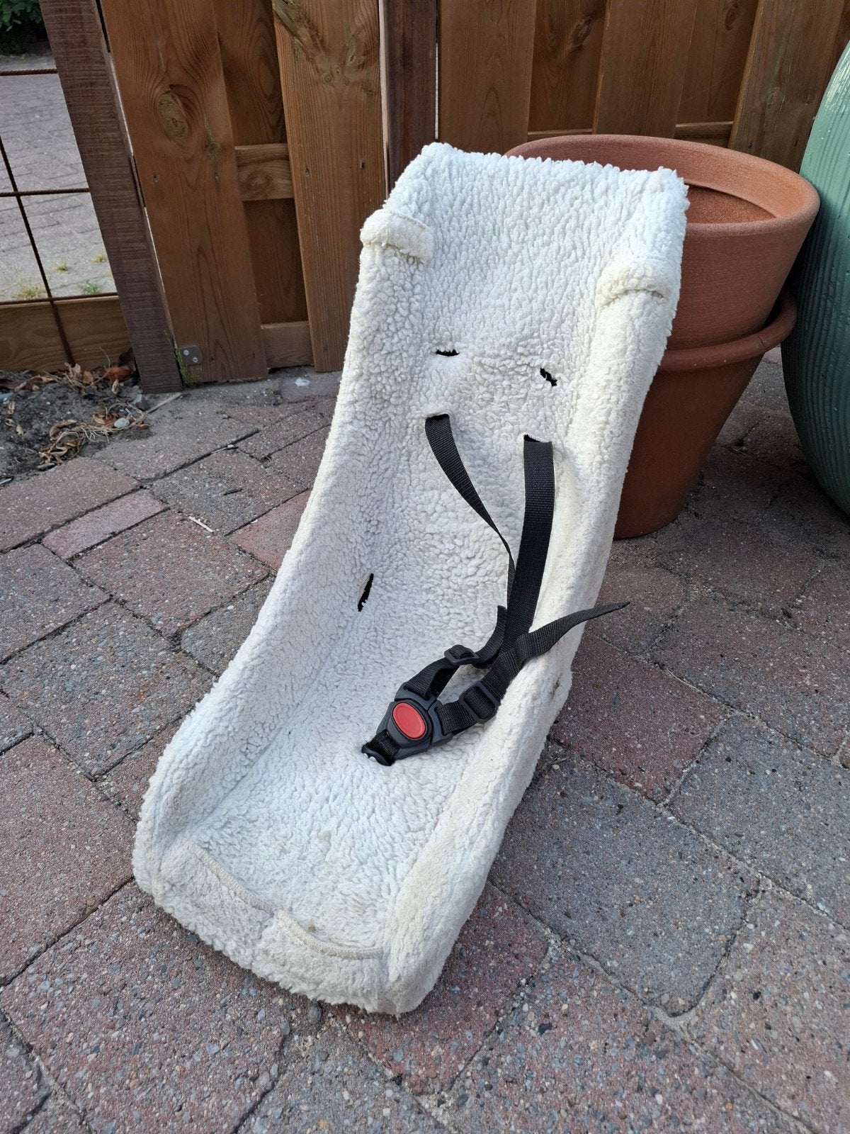 Babyschaal voor bakfiets met 3-puntsgordel, Fietsen en Brommers, Fietsaccessoires | Fietsstoeltjes, Ophalen, Gebruikt, 0 t/m 10 kg