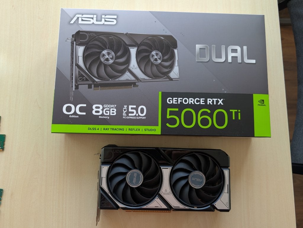 ASUS | Geforce RTX 5060Ti 8GB, Computers en Software, Overige soorten, PCI-Express 4, Ophalen of Verzenden, Zo goed als nieuw