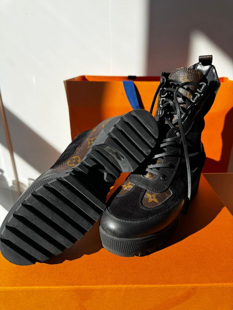 Louis Vuitton Laureate desert boots MAG NU WEG VOOR €400!!, Ophalen of Verzenden, Zo goed als nieuw, Bruin, Lage of Enkellaarzen
