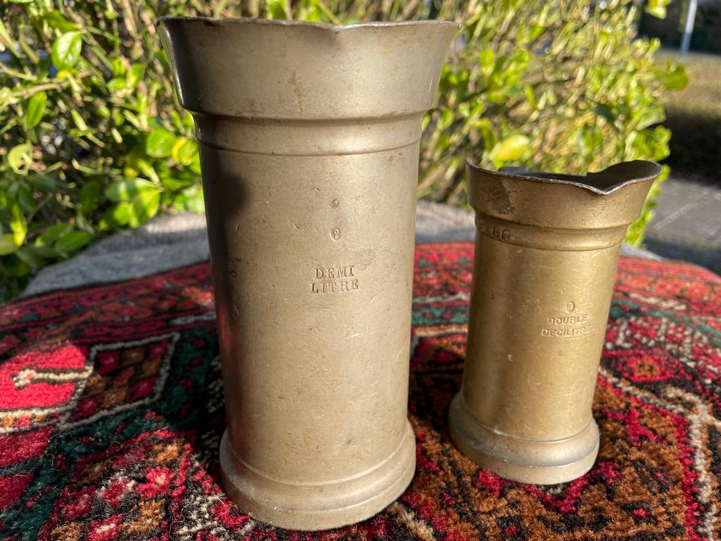 2 antieke Franse tinnen maatbekers., Ophalen of Verzenden