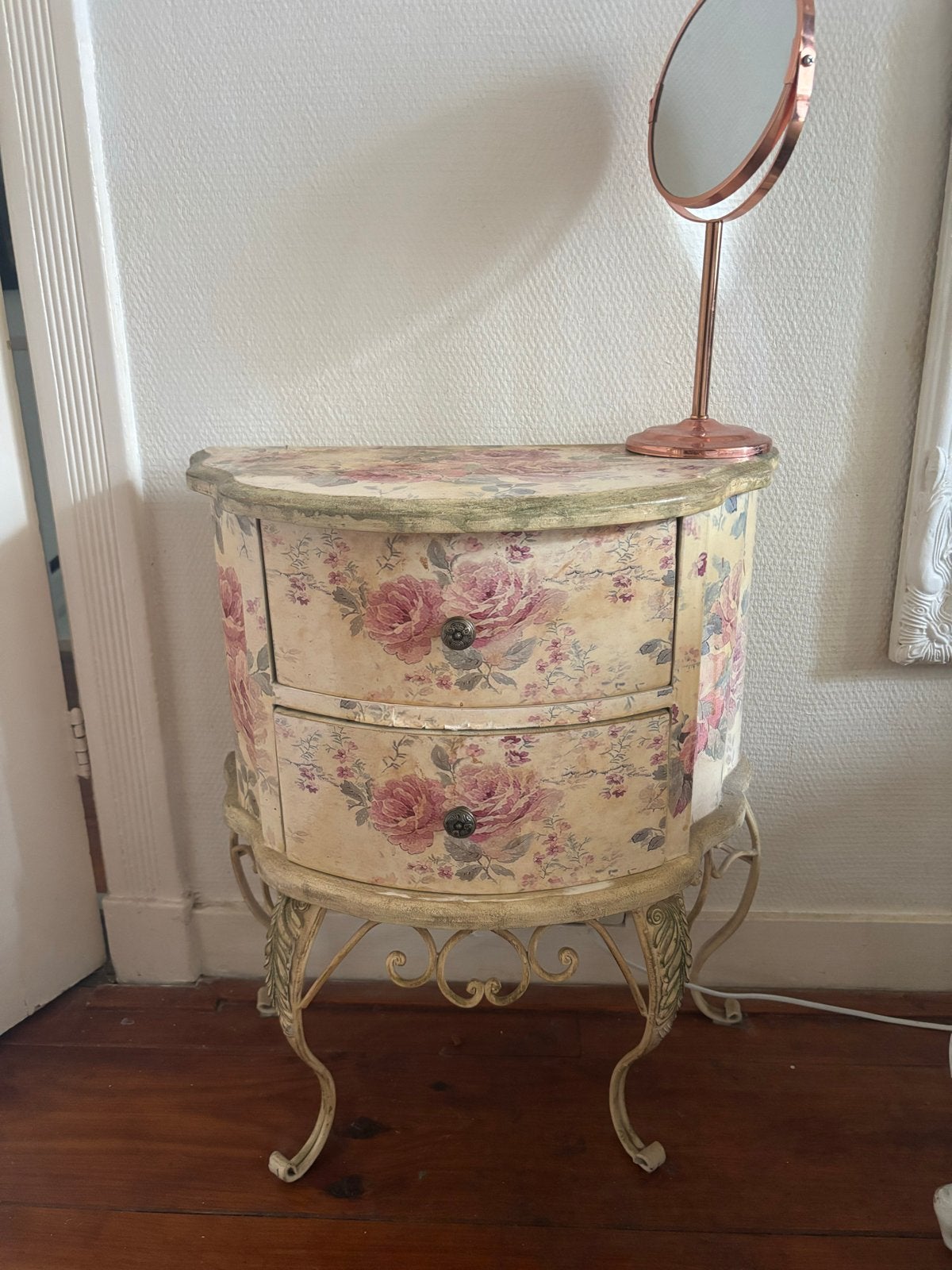 Vintage kastje met bloemmotief, Ophalen